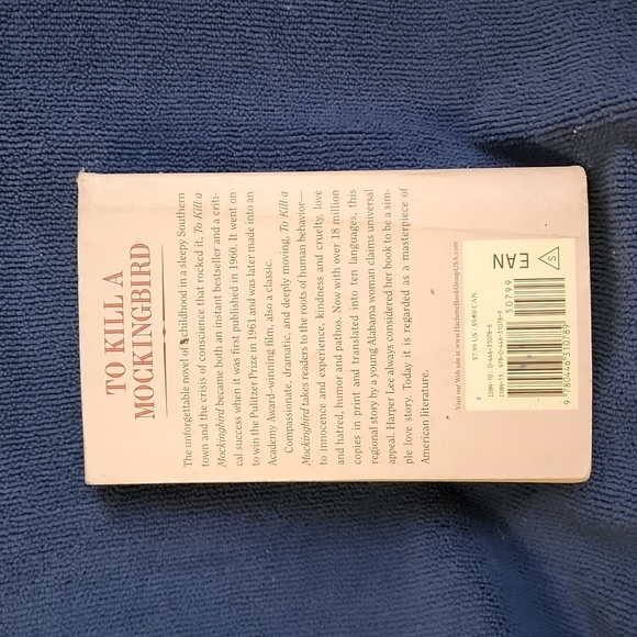 Paperback - To Kill a Mockingbird by Harper Lee - Picture 2 of 2